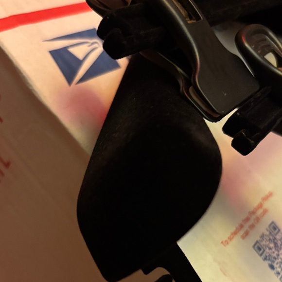 CHANEL Black and Gold Hangers Trio - Picture 5 of 7